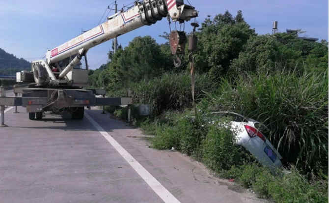 独山重载吊车救援